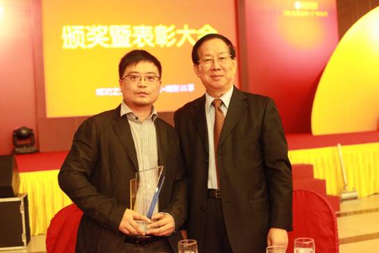 兒童天堂總經(jīng)理王望與中國人像攝影協(xié)會會長合影留戀